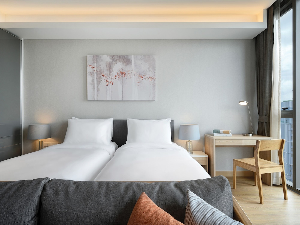 Oakwood Suites Bangkok 14/42