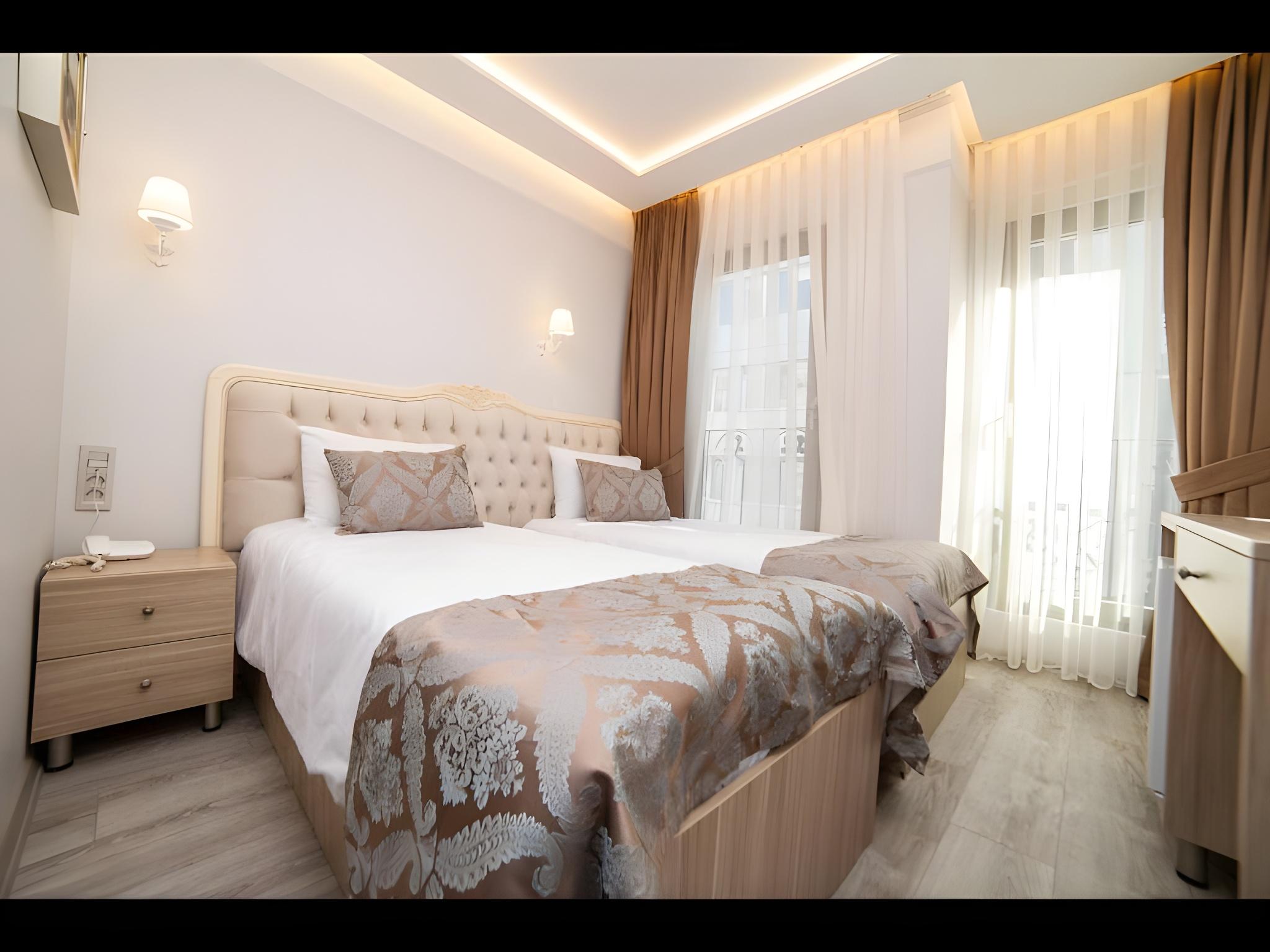 Standard, Triple, 1 Queen and 1 Single Bed