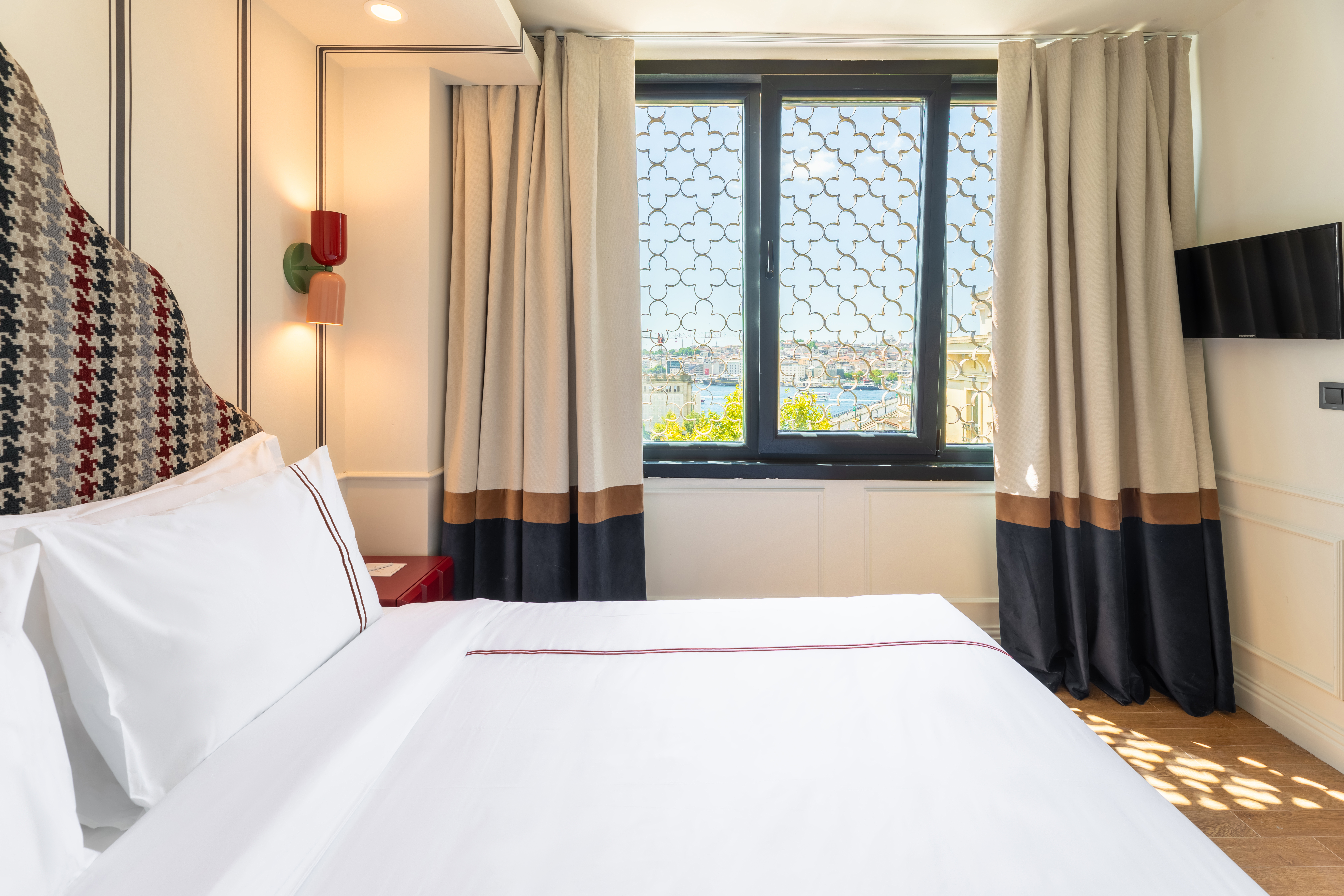 Deluxe, Sea View