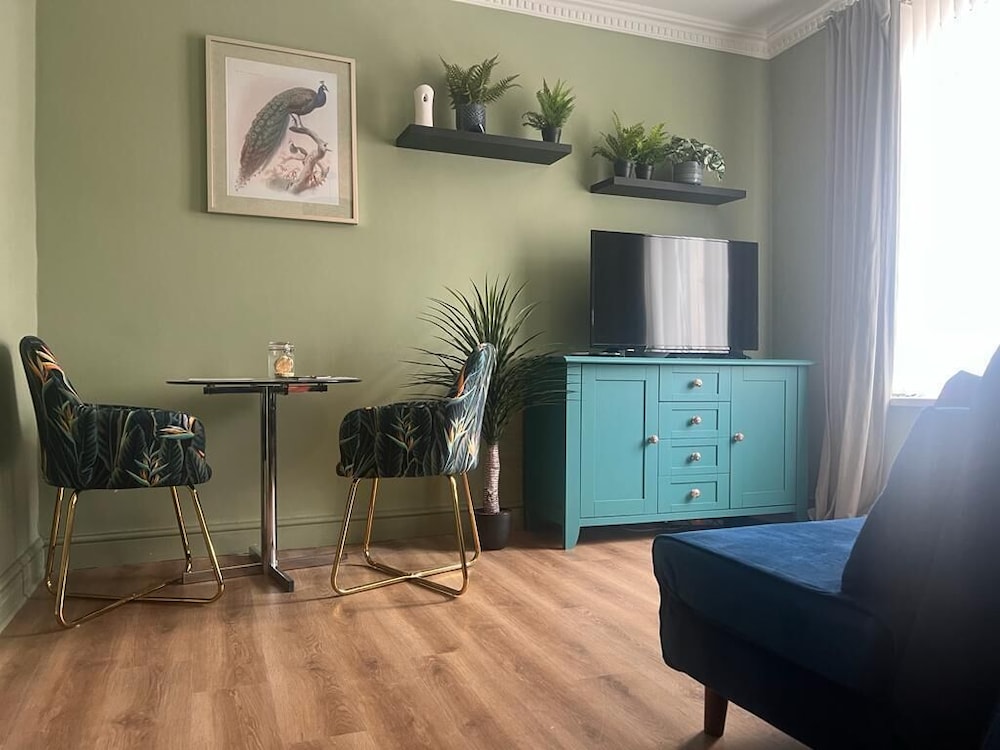 James' Place At Dowlais 36/48
