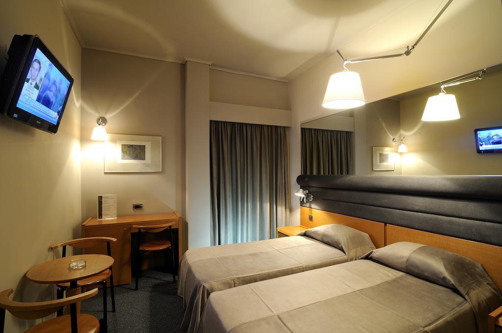 Maniatis Hotel 5/22