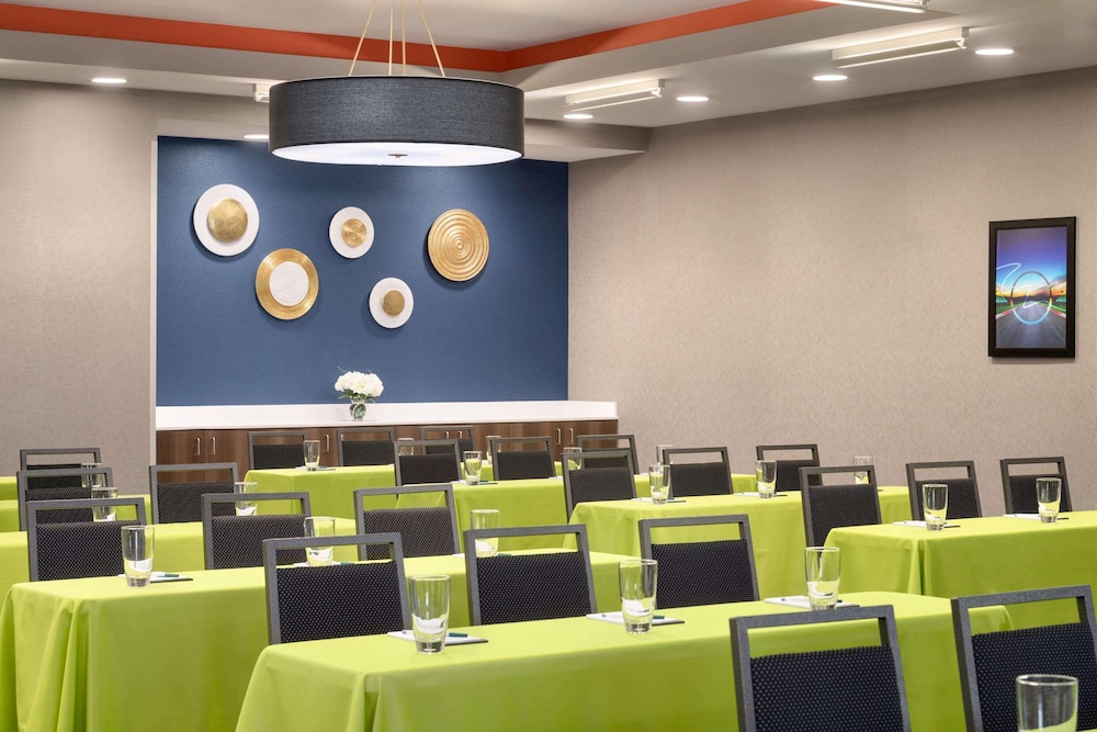 La Quinta Inn and Suites by Wyndham Braselton 45/60