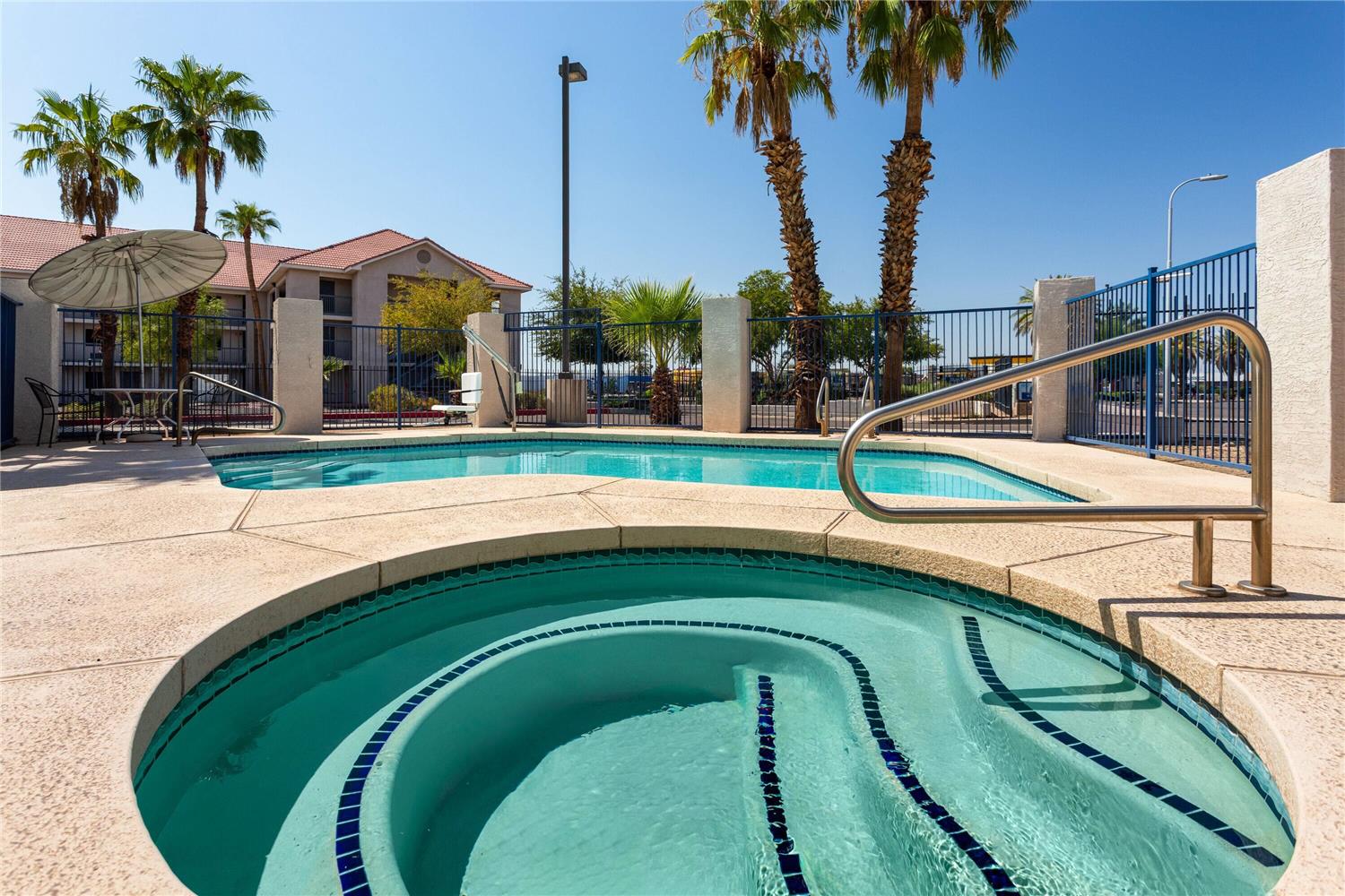 Days Inn by Wyndham Phoenix West 14/14