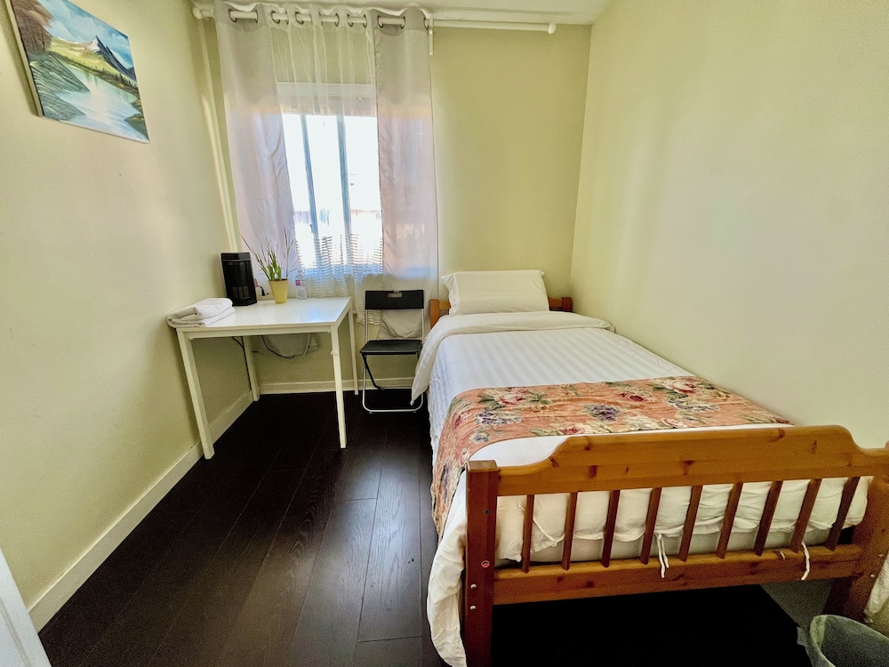 Vancouver-Beijing Bed and Breakfast 9/16