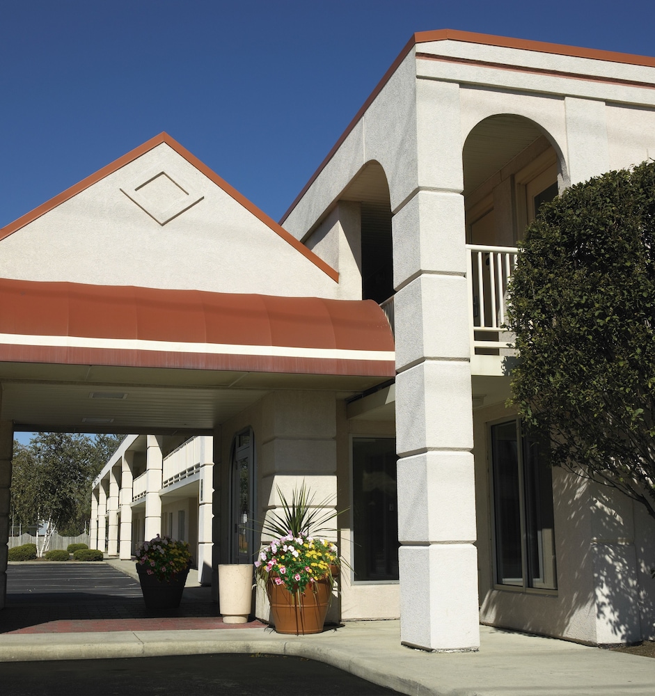Baymont By Wyndham Sandusky photo5