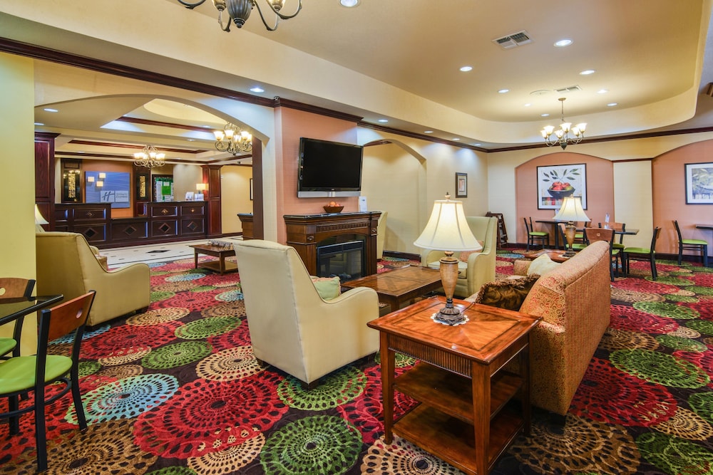 Holiday Inn Express Hotel Suites Terrell 54/64