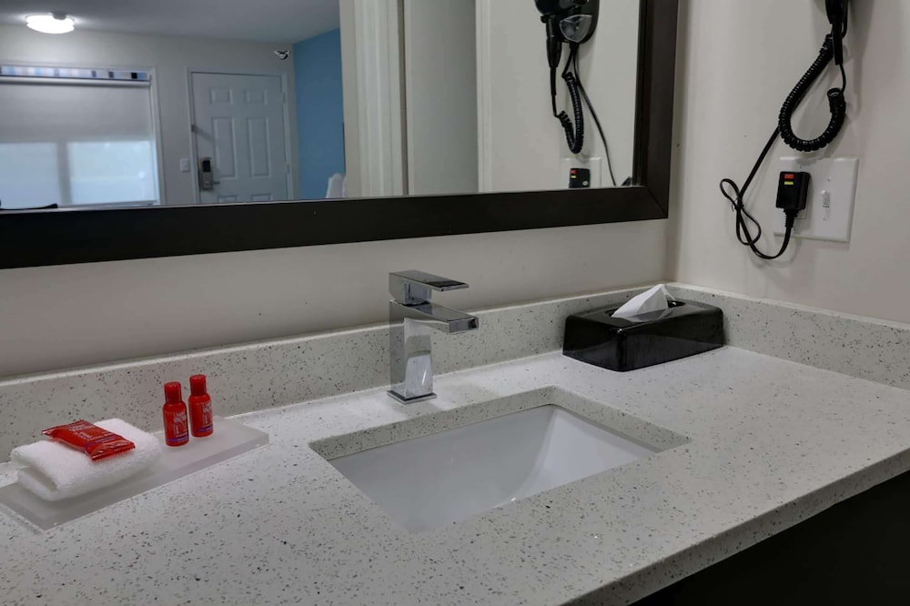 Travelodge by Wyndham Calhoun South I-75 22/40