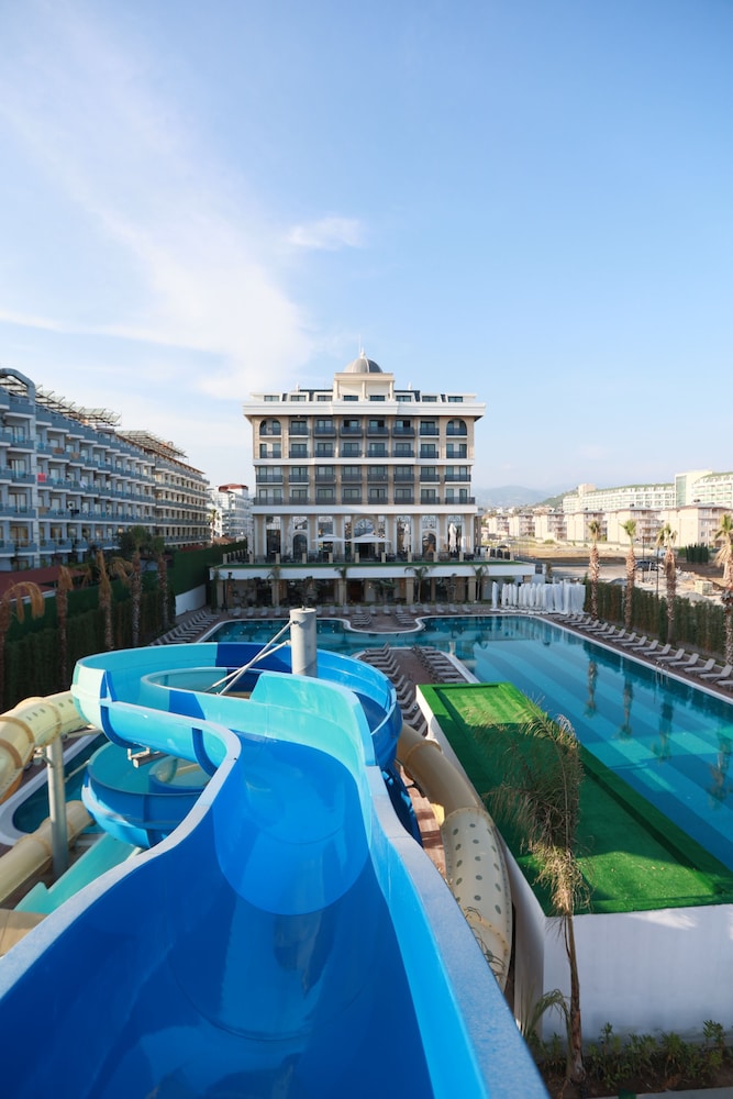 Serenity Queen Hotel 46/58