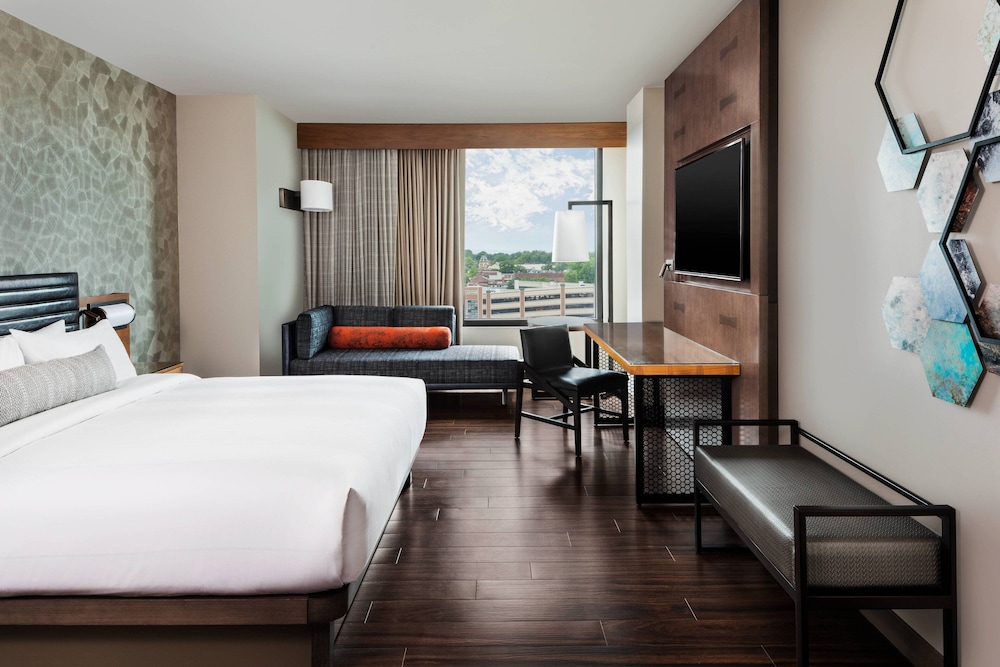Lancaster Marriott at Penn Square 23/39