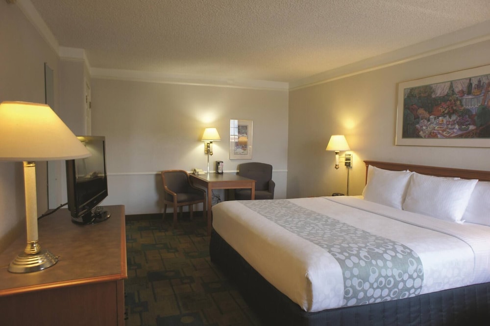 Super 8 by Wyndham Austin South / I-35 4/23