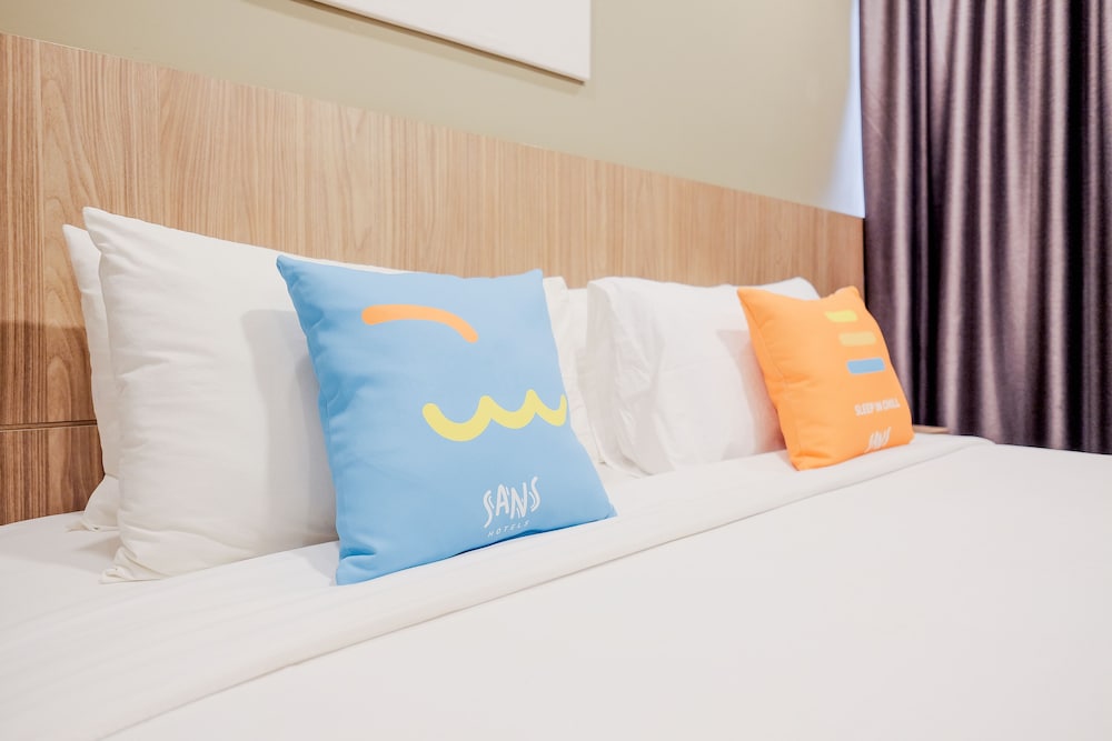 Sans Hotel Puri Indah Jakarta 39/62