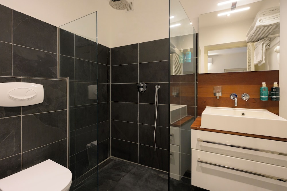 Scuba Lodge & Ocean Suites 75/76
