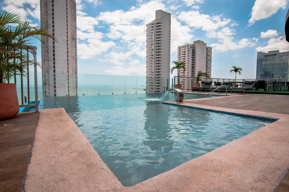 Innfiniti Hotel Suites 4/42