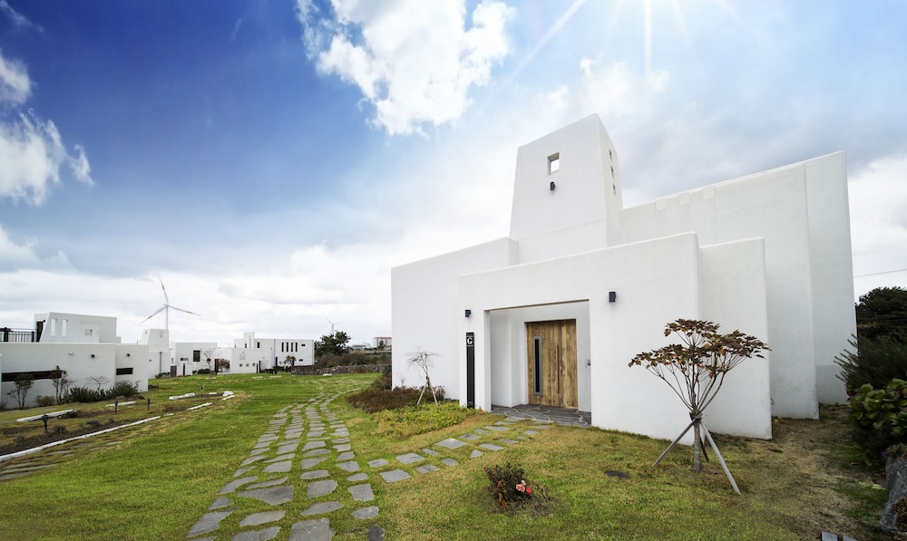 Libentia Hotel and Pool Villa 46/50