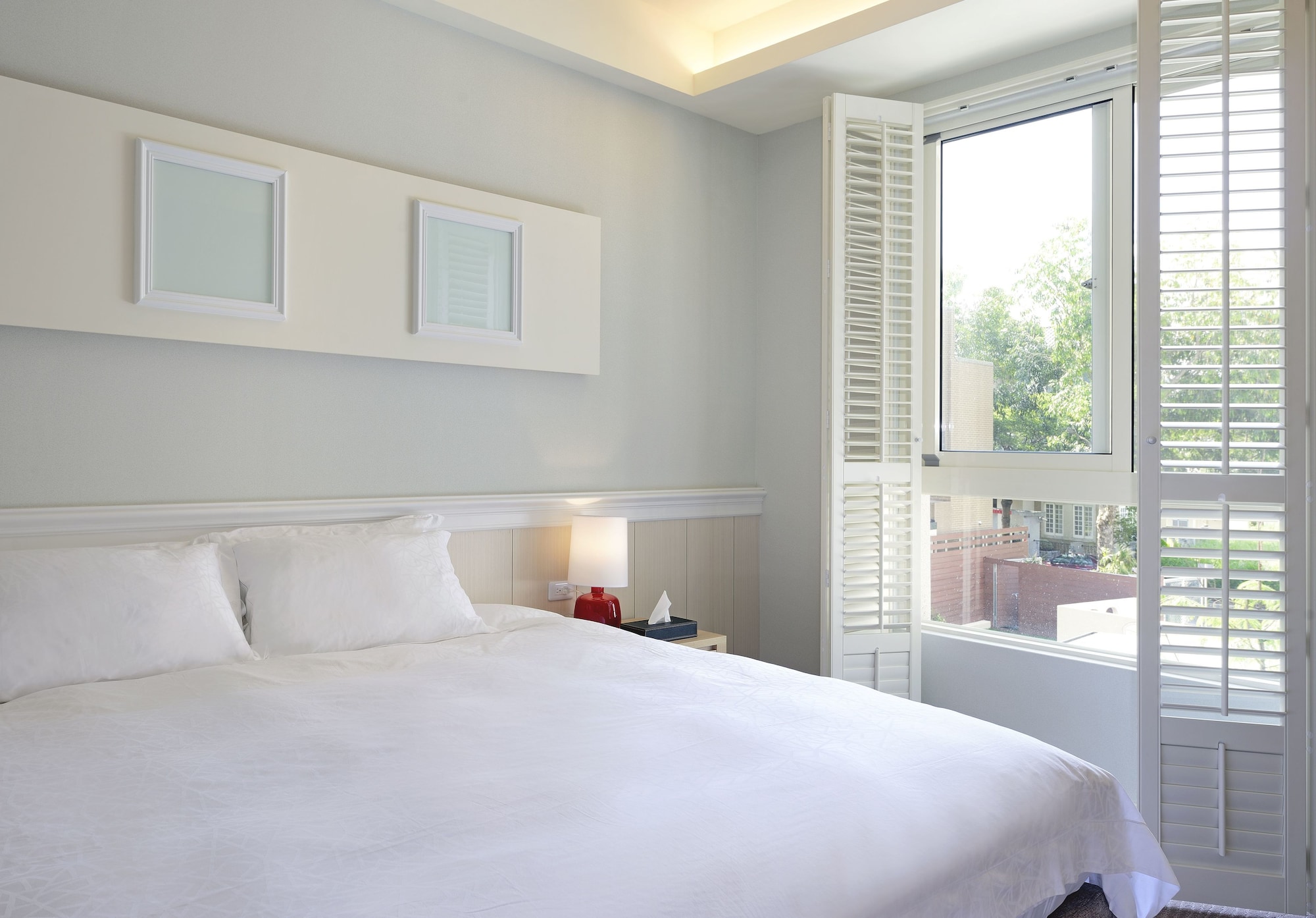 ROOM, DOUBLE BED