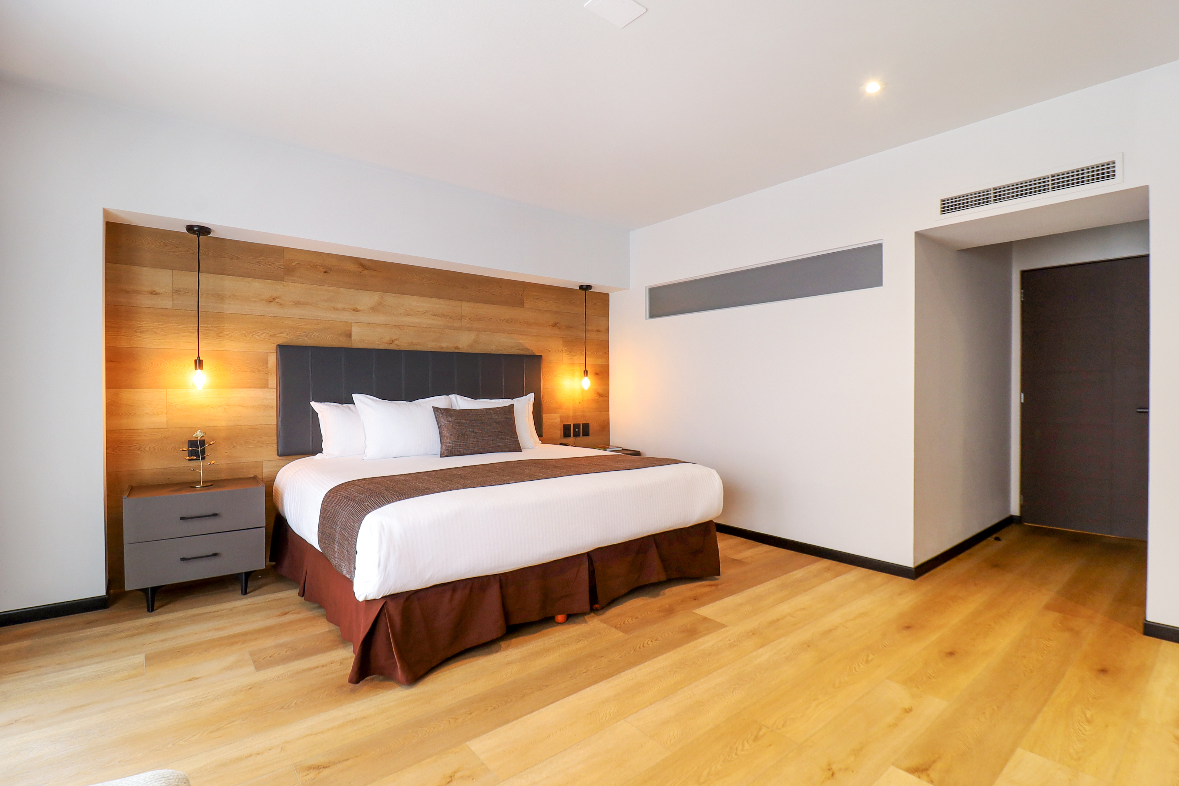 EXECUTIVE, SUITE
