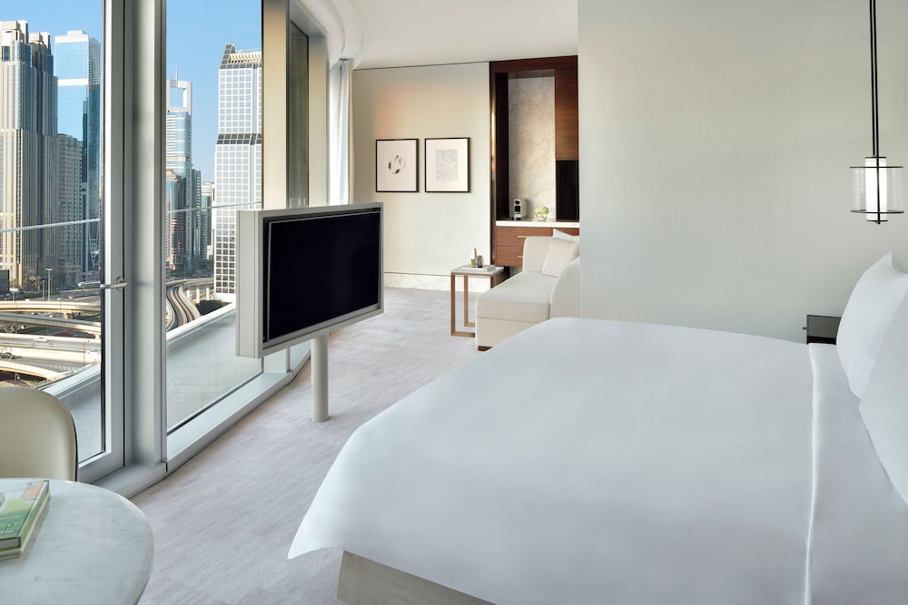 Premier, King Bed, Infinity Pool Access، Address Sky View, Downtown Dubai 2/3