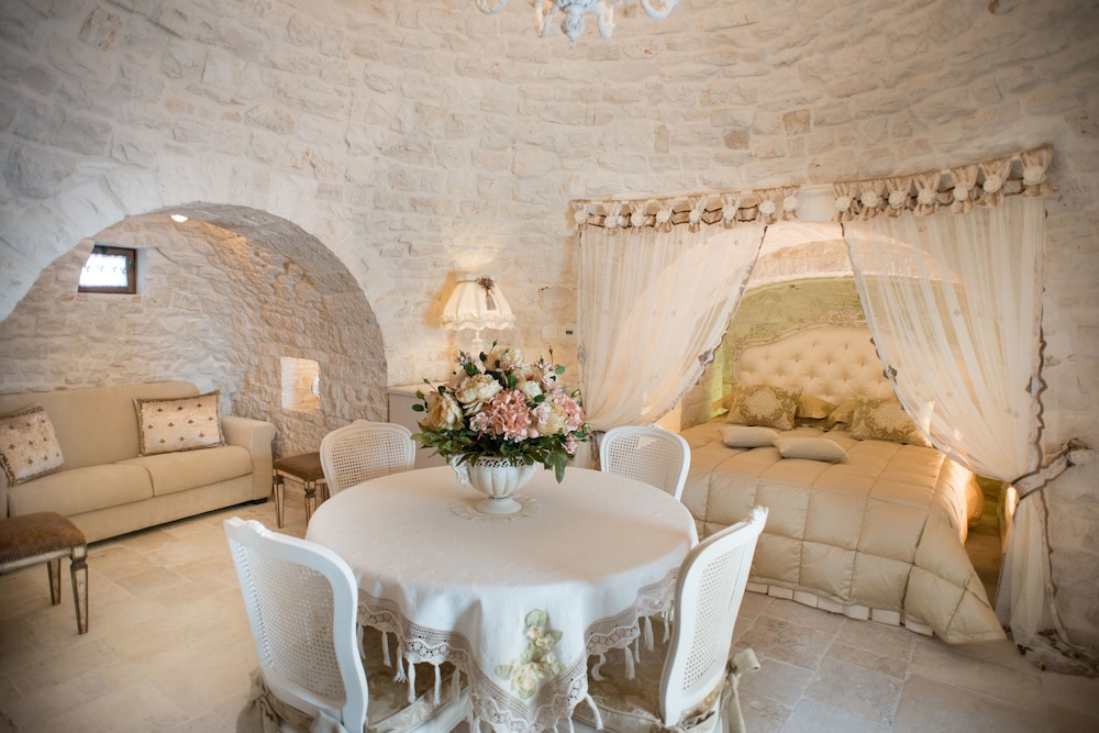Romantic Trulli 12/23