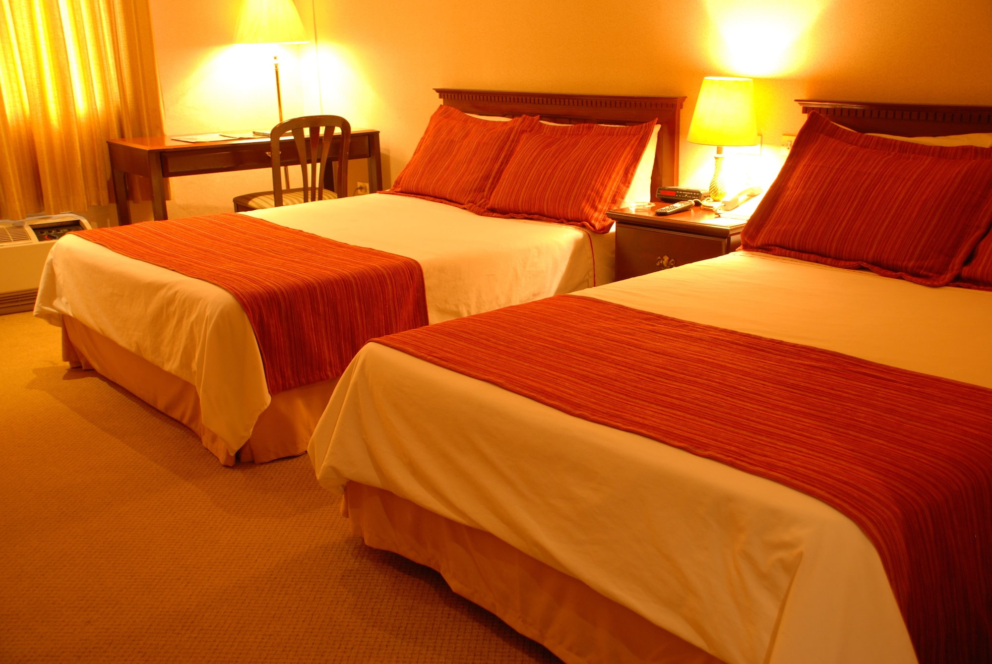 ROOM, DOUBLE BED