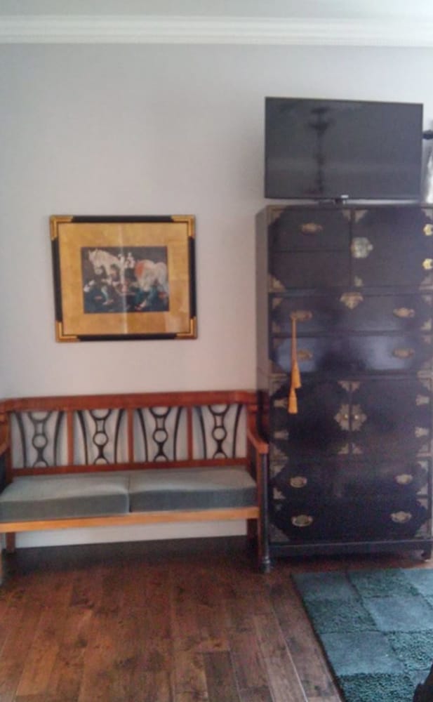 Inntiquity A Country Inn 6/50
