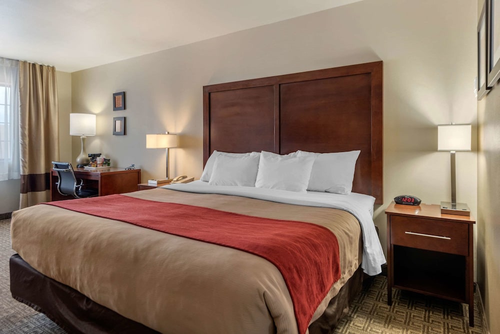 Comfort Inn Suites 12/75