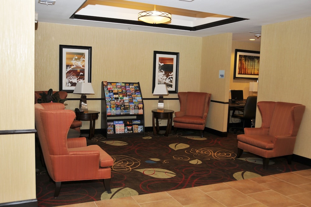 Holiday Inn Express Hotel Suites Clinton 16/25