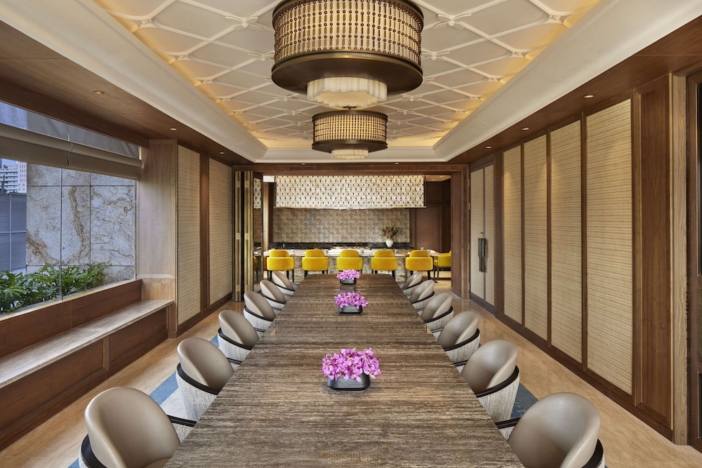 Keraton At the Plaza A Luxury Collection Hotel 46/52