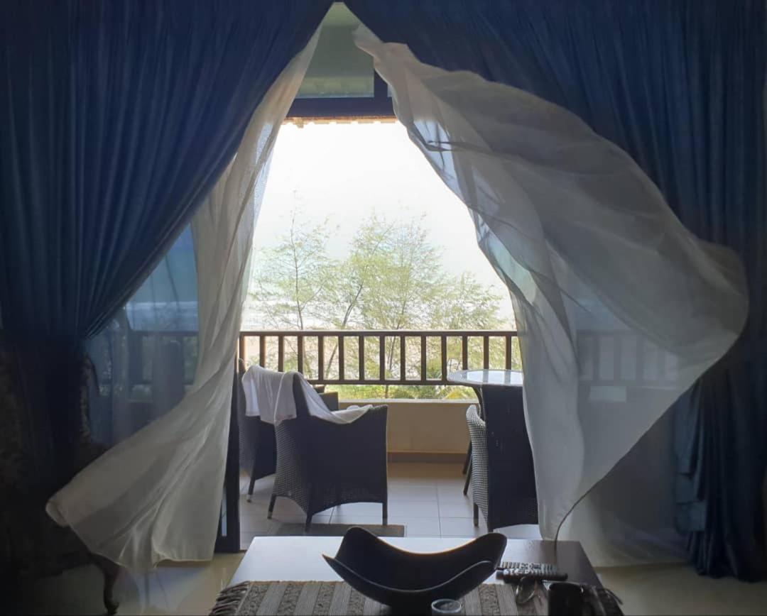Samsuria Beach Resort & Residence 27/52