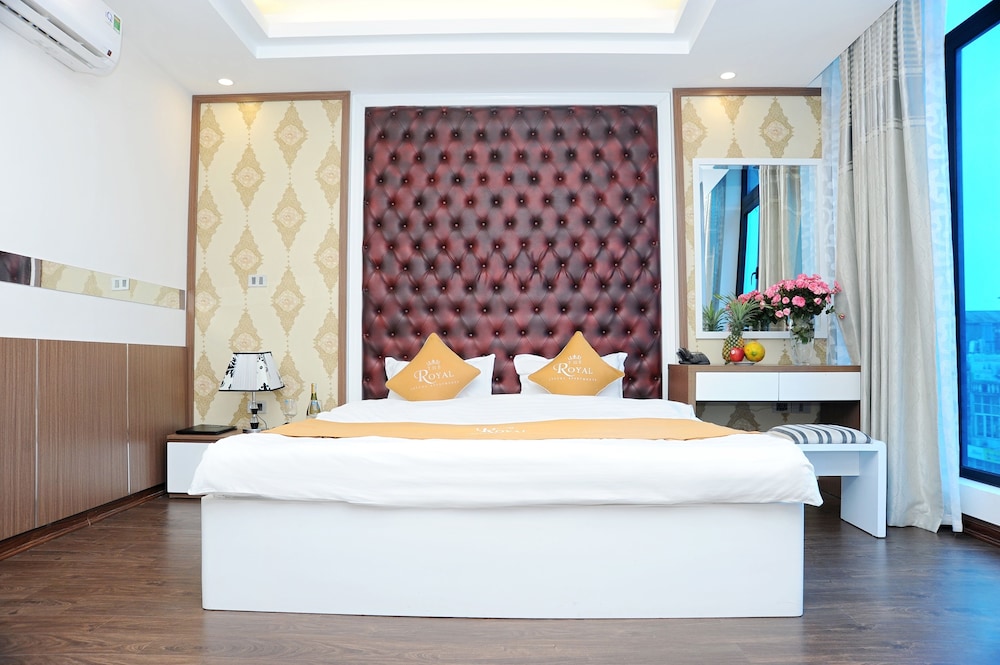 The Royal Hotel 12/50