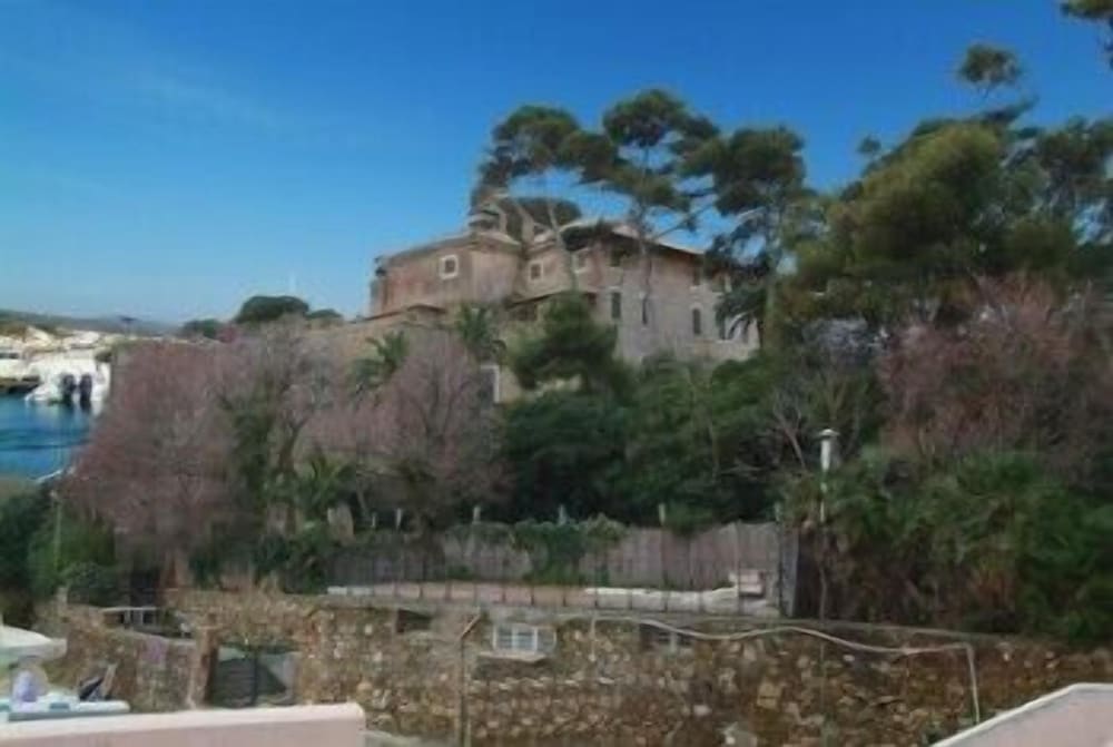 Hotel L Isola 32/38
