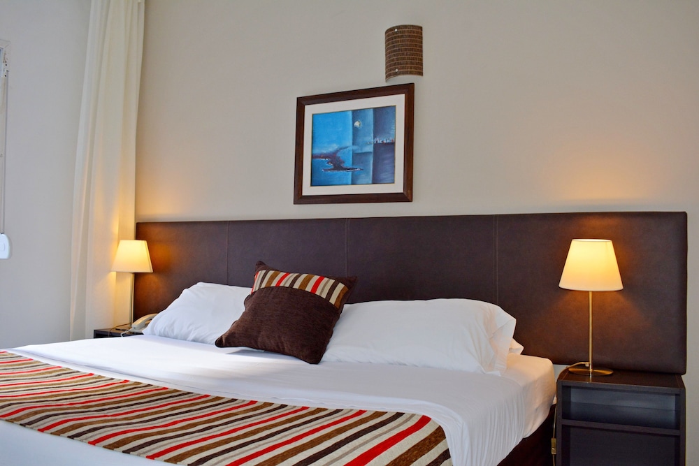 De La Plaza Hotel 15/54