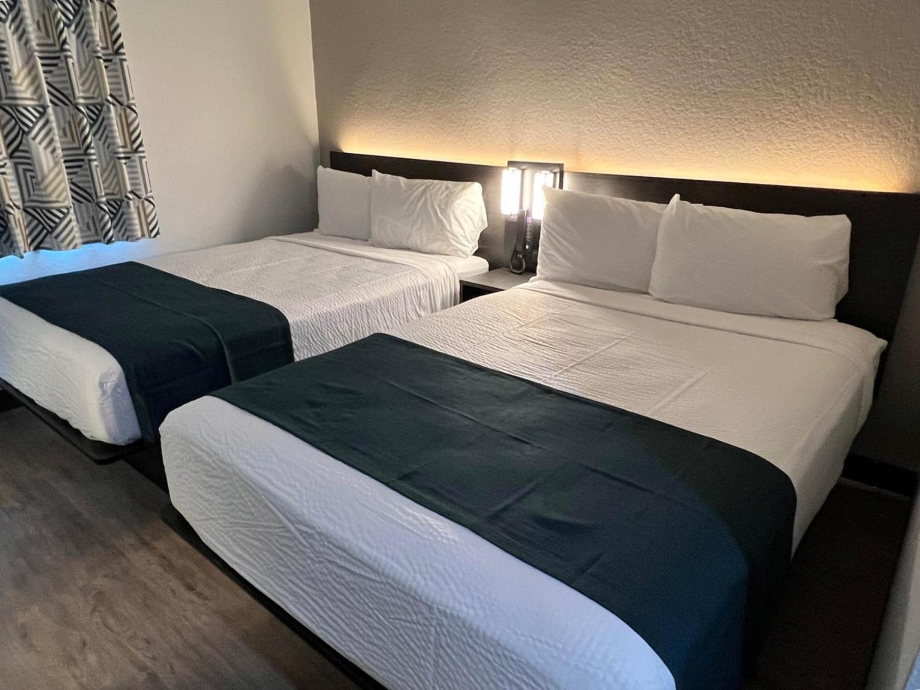 ROOM, QUADRUPLE, ACCESSIBLE