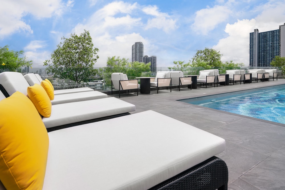 Ramada Plaza by Wyndham Bangkok Sukhumvit 48 19/50