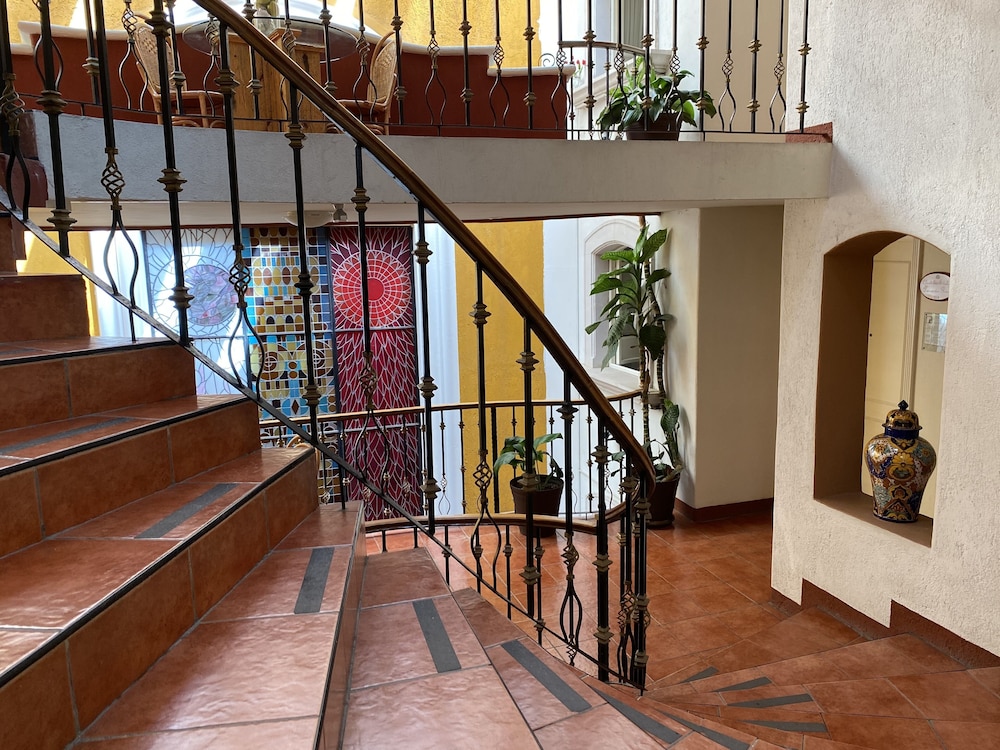 Hotel Casona de los Vitrales 46/50