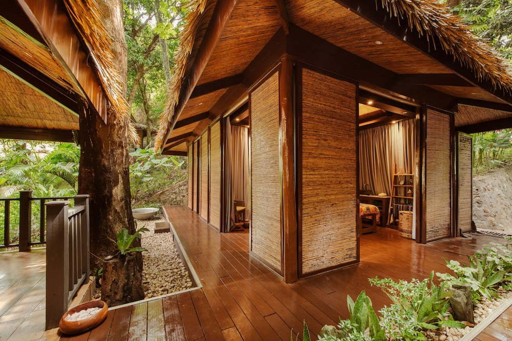 Lihim Resorts 10/75