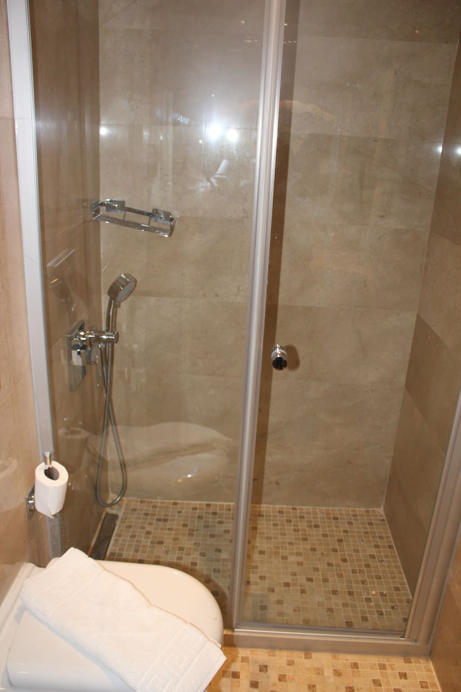 LE MARDE HOTEL 8/62