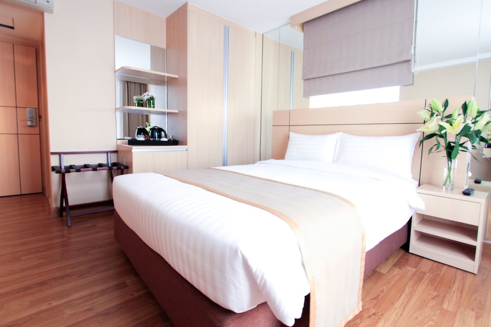 PETALS INN 15/26