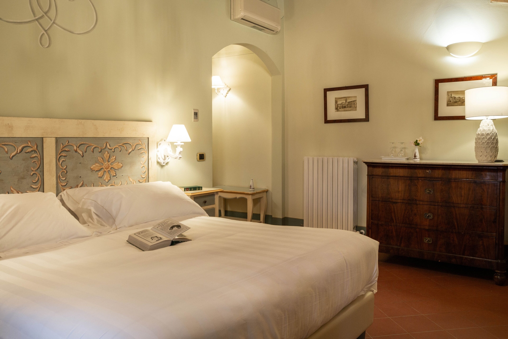 DELUXE, DOUBLE BED, HILL VIEW