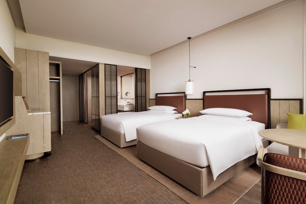 غرفة بسرير مزدوج بإطلالة على الفناء، Marriott Yalong Bay 2/3