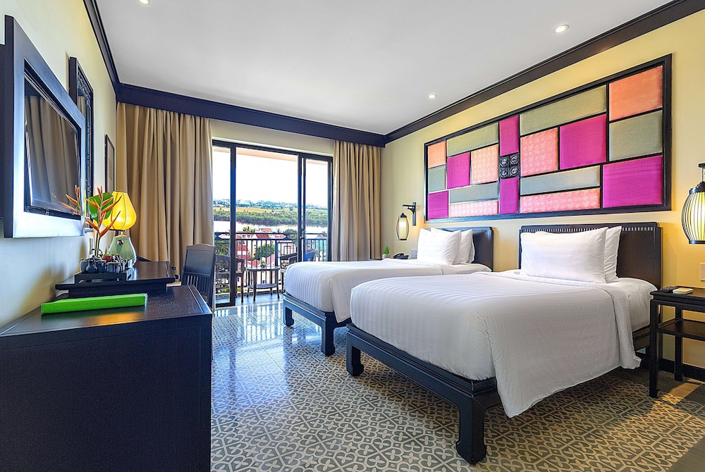 DELUXE, TWIN BEDS, GARDEN OR CITY VIEW, BALCONY