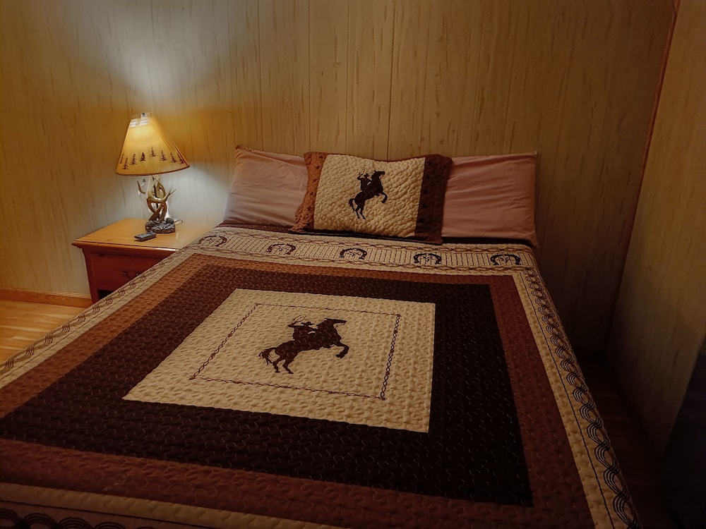 El Rancho Motel 24/51