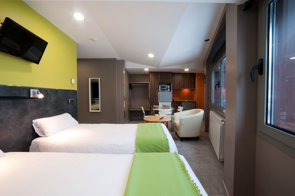 Olimpiades Aparthotel 20/66