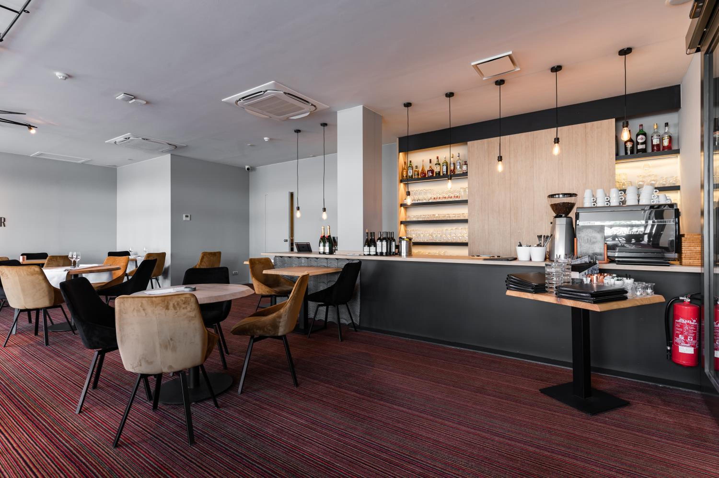 restaurant cafeteria