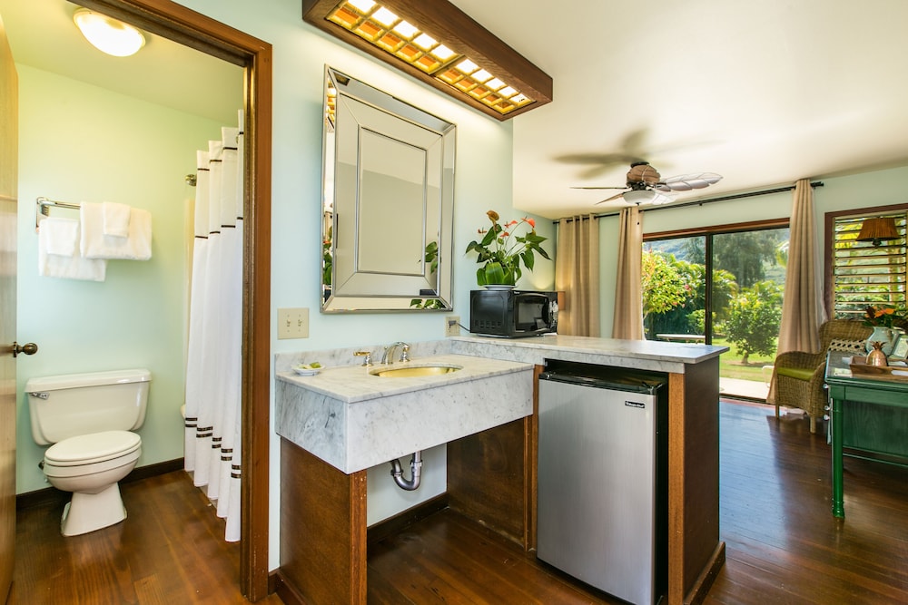Kauai Inn 50/50