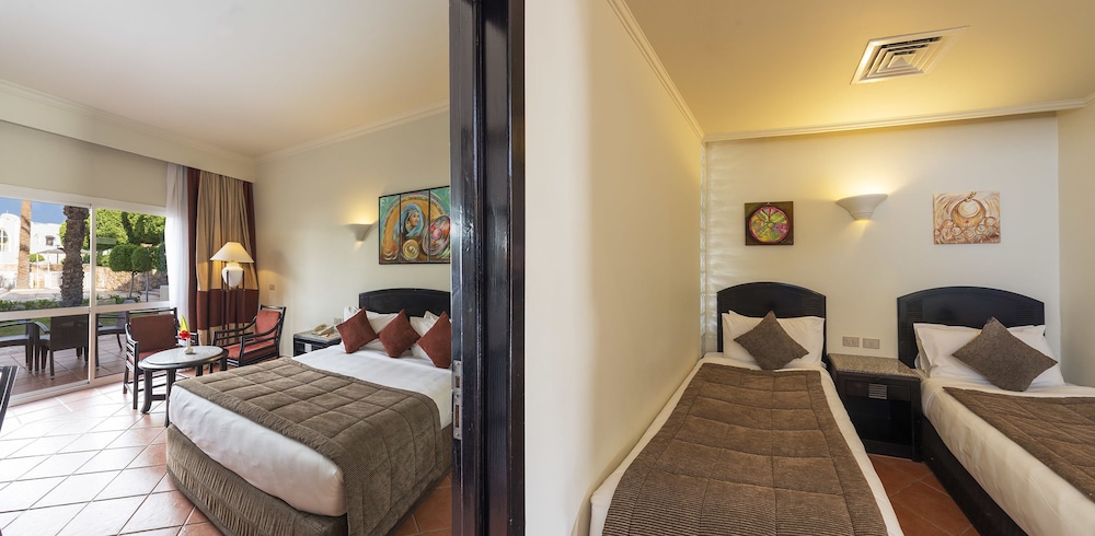 Reef Oasis Beach Resort 38/82