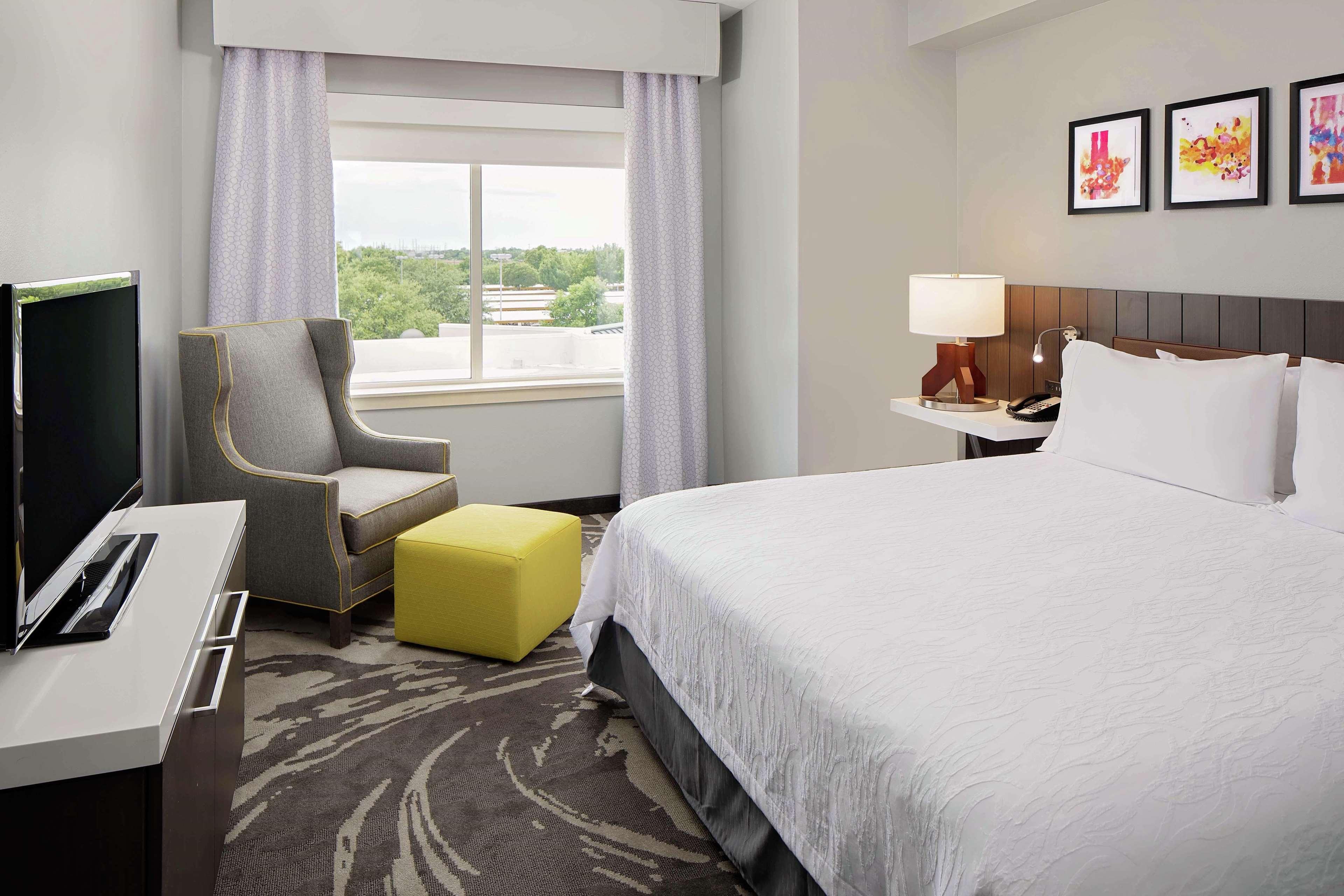 1 BEDROOM, SUITE, KING BED, ACCESSIBLE