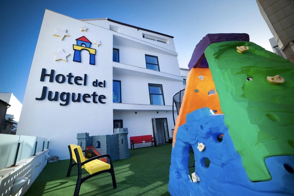 HOTEL DEL JUGUETE 2/65
