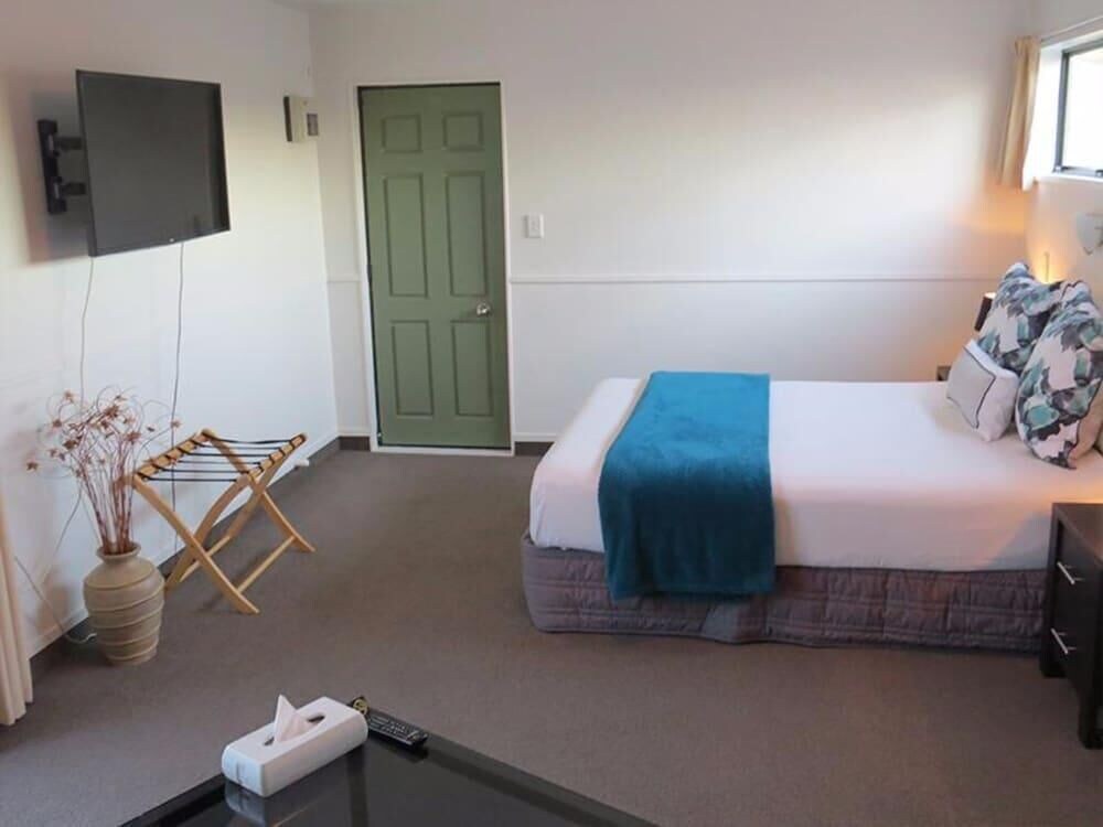 Pohutu Lodge Motel 13/48