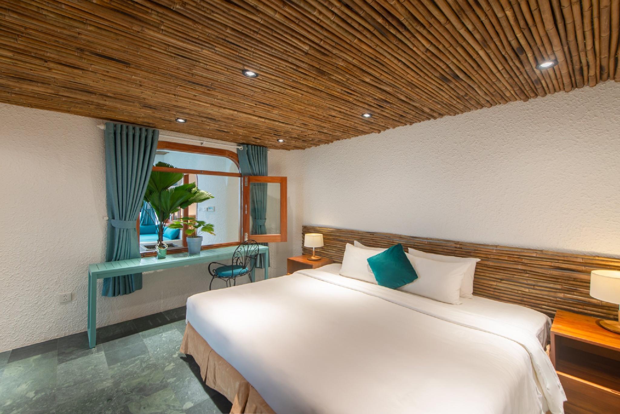 Blue, King Bed, Ocean Front، Maple Hotel Apartment 2/2