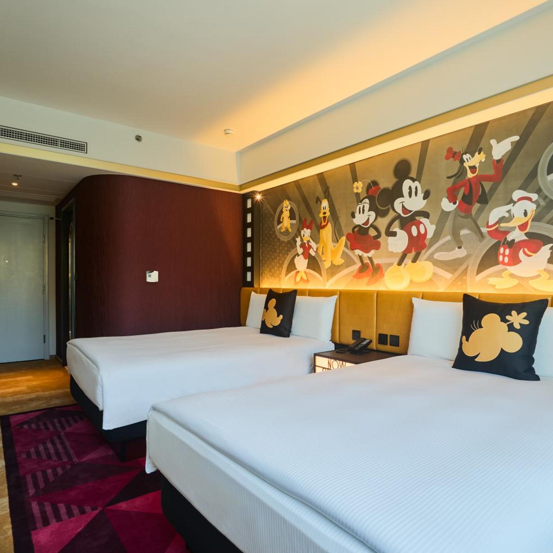 Mickey and Friends, Deluxe, 1 King or 2 Double Beds